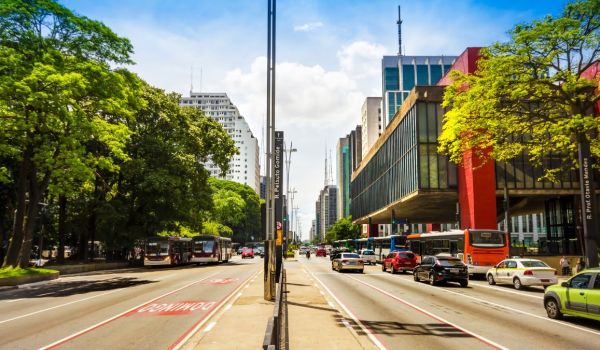 São Paulo se prepara para receber turistas na Avenida Paulista no Réveillon